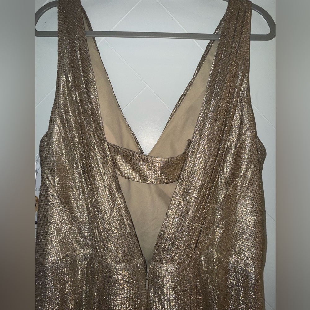 Hailey Paige Occasions Gold Cashmere V back strap ruched waist Style 5954 sz 22 - Picture 14 of 16